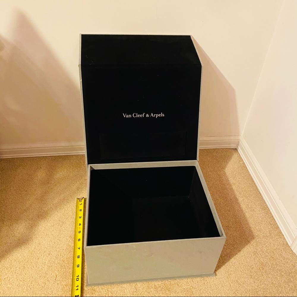 Van Cleef & Arpels velvet grey empty box